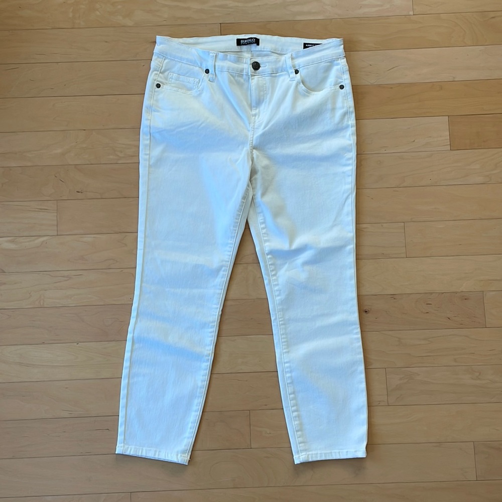 Buffalo white capris